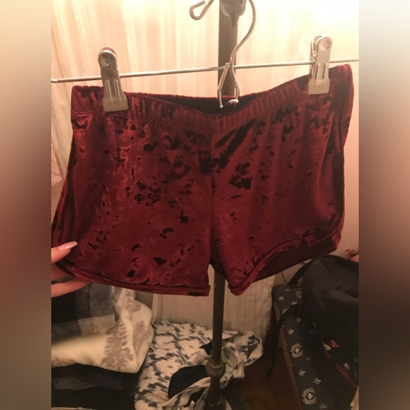 red velvet flowy top and shorts - Picture 4 of 5